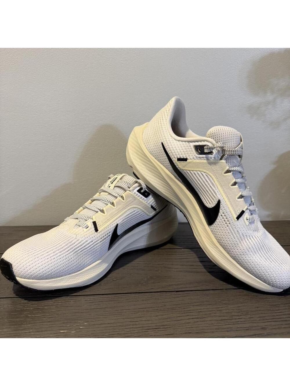 Nike Women's White and Cream Trainer